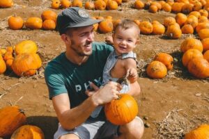 MER-outdoor-activities-for-fall-picking-pumpkins