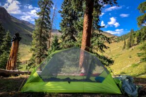mer - gear tips for backpacking include good shelter